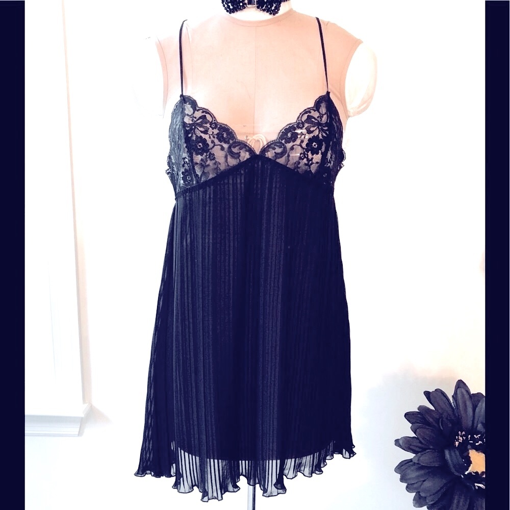 Black Chemise mini pleat sheer Chiffon Black lace cups Sz small Jillian Jones